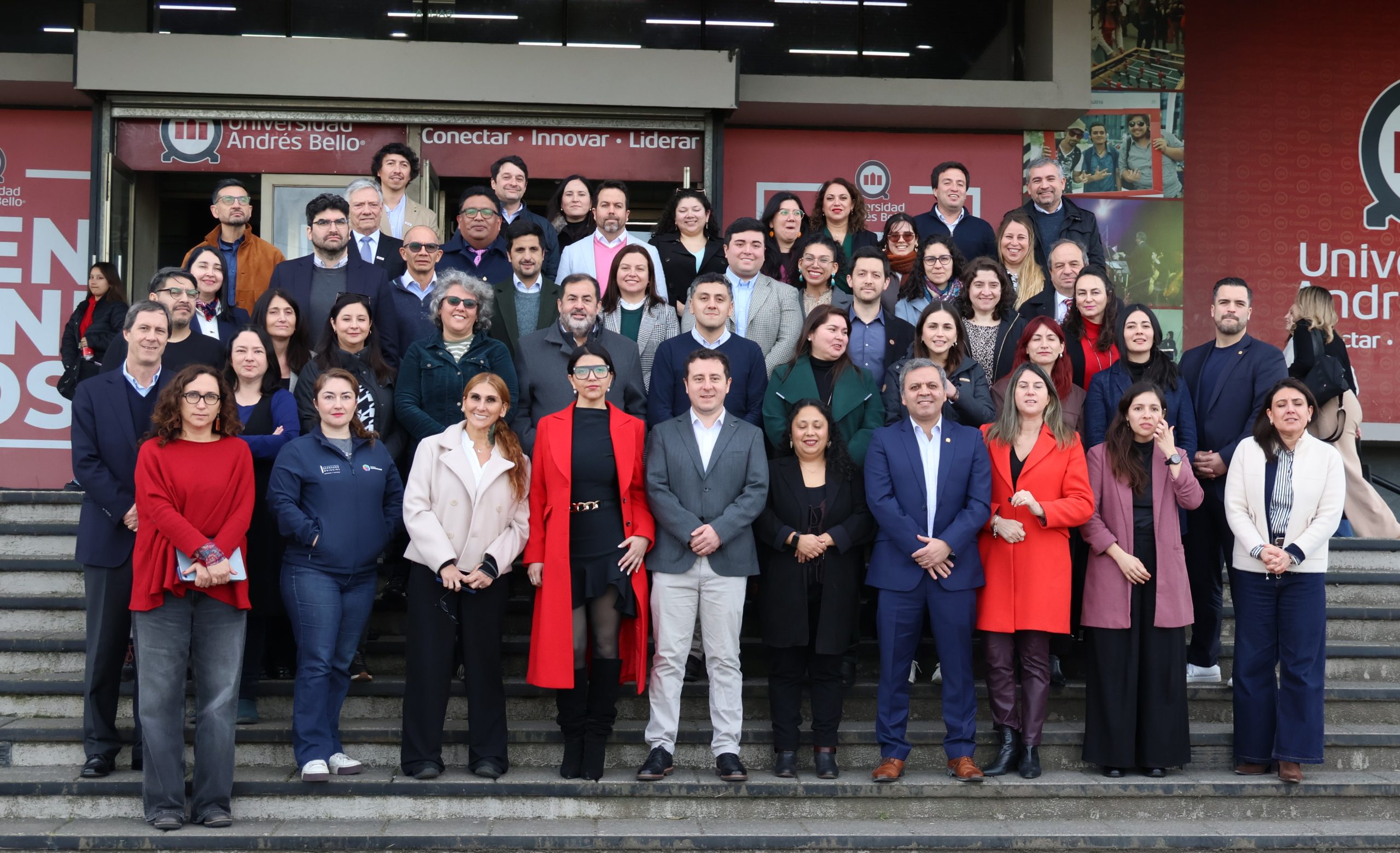 Imagen que presenta a los asistentes de la Ceremonia de Reconocimiento a la Investigación e Innovación en Sustentabilidad 2026.